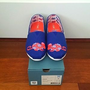 NWT TOMS Blue/coral Ortholite "Year of the Rat" espadrille shoes Women's size 7.